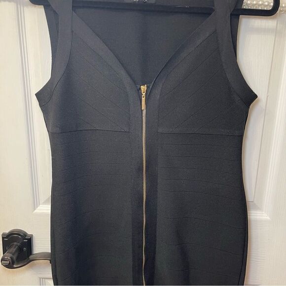 Elegant Black Sleeveless Dress w/Gold Zipper Detail - Picture 5 of 8